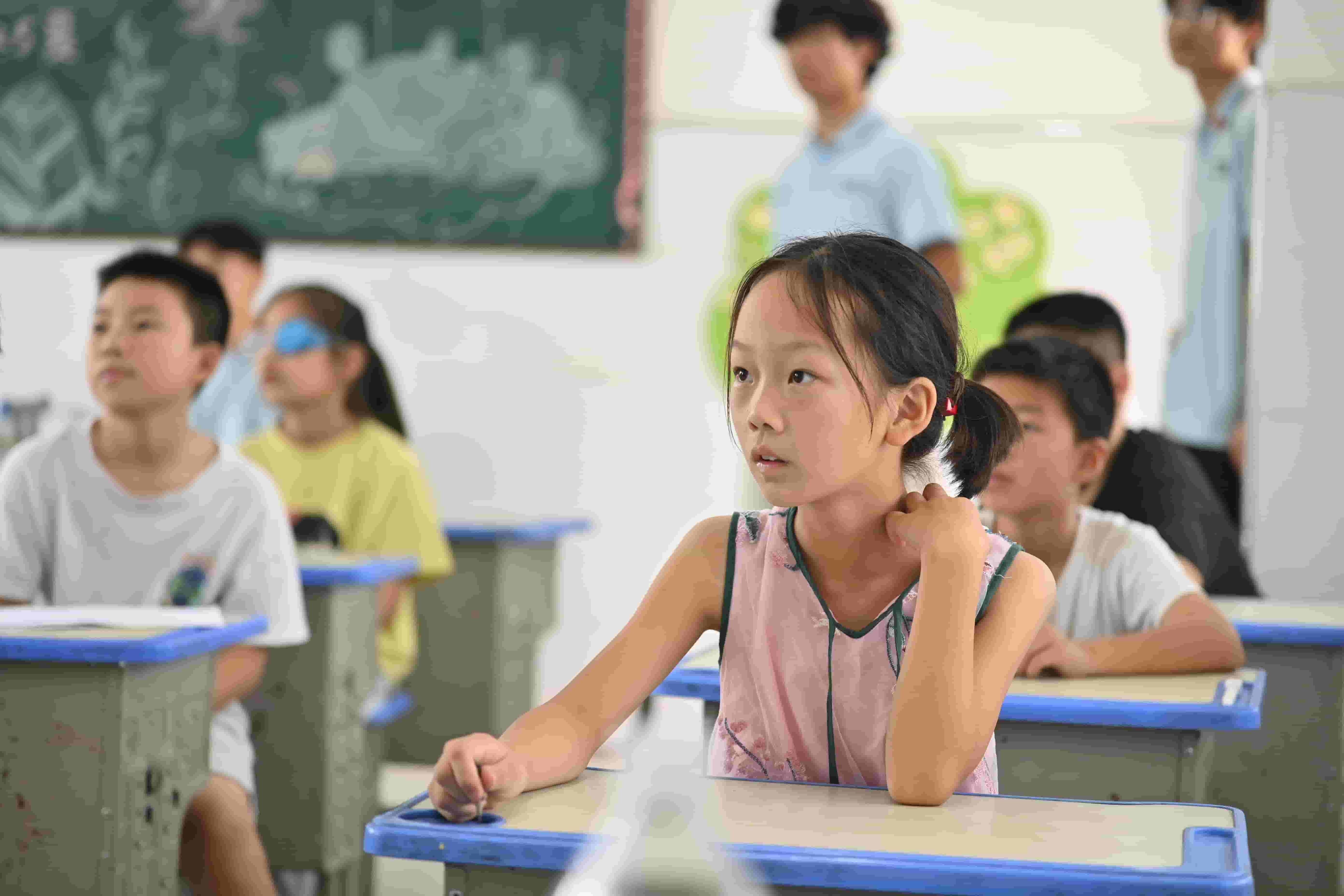 “雏鹰计划”社会实践队：时光胶囊藏童梦 红色基因润童心