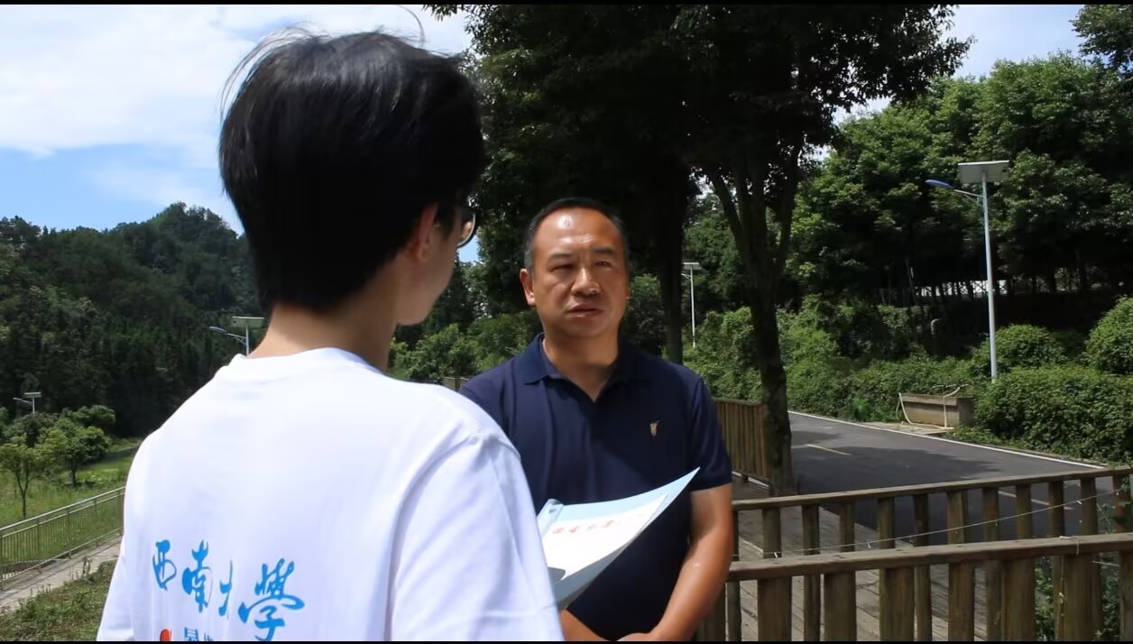 矿土生茶花，文星正繁华