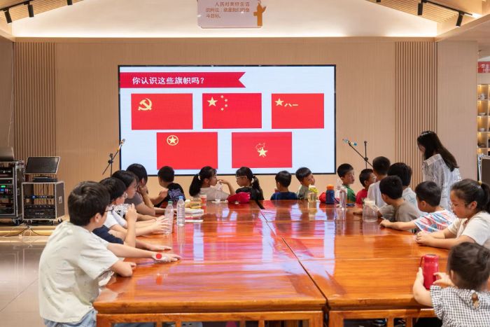 河海学子三下乡：祖国旗帜在我心，红色种子播童心——开展爱国思政教育实践