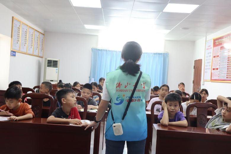 佛山大学“薪火之队”：用青春为乡村教育添彩，“青禾课堂”绽放活力
