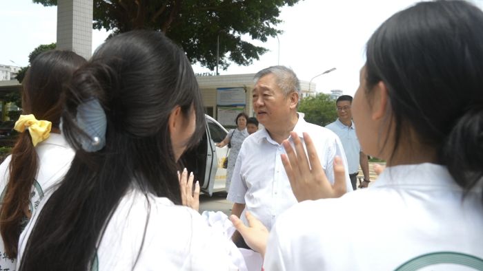 媒体聚焦 校长关怀|“艺路向汕”获采访与王校亲临指导