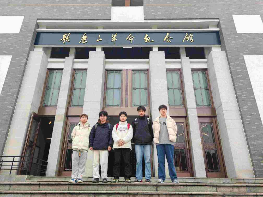 历史照亮未来，红色精神永存
