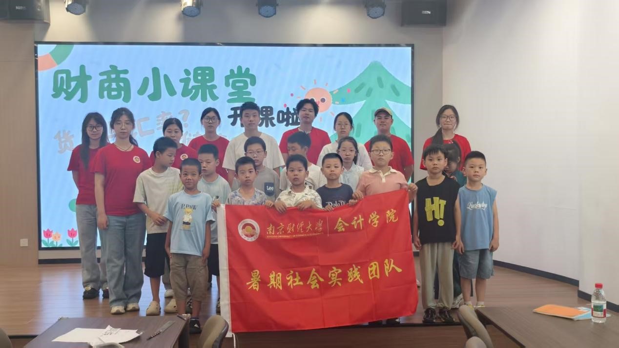 03 图为部分团队成员在最后一个地点结束课程时的合照。管永康 谢天缘 供图