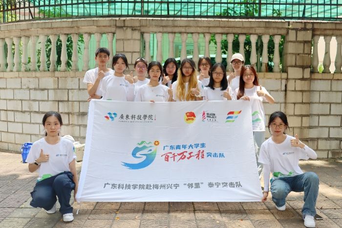 绘梦井盖，扮靓家园——广东科技学院赴梅州兴宁“邻里”泰宁突击队以艺术彩绘赋能社区焕新
