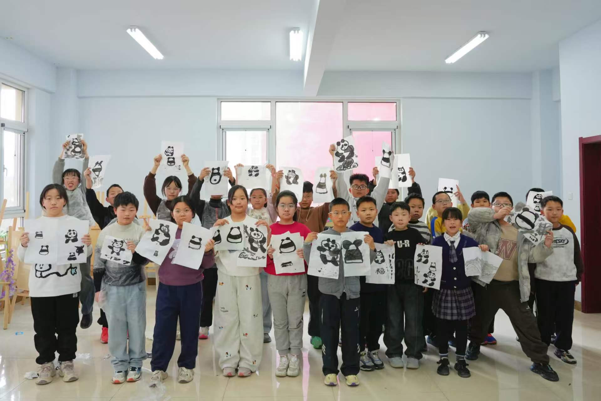 一纸丹青承雅韵青春支教润童心