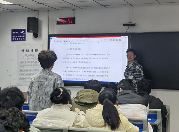雷锋精神润校园，青春志愿谱新篇