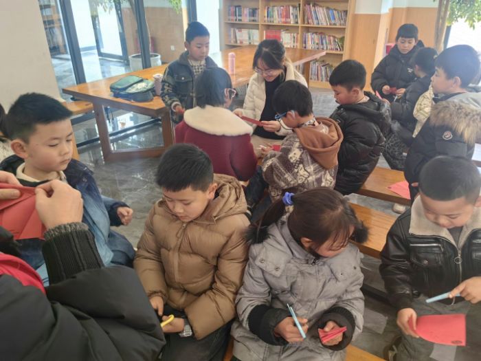 贵州省赫章县易地扶贫安置点金银山社区志愿者  林芷妍