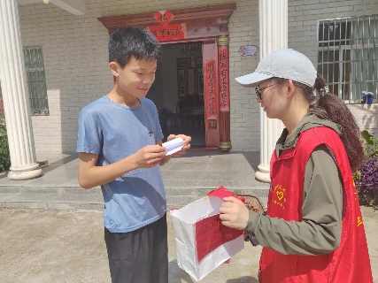 淮师大学子三下乡：普法宣传之路你我同行，和谐法治中国因你而美