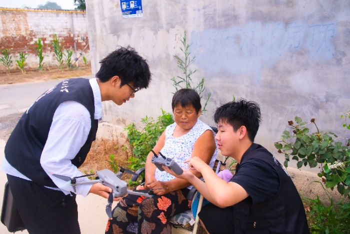 创飞科技实践团采集并汇总莘县盛屯村道路航拍数据