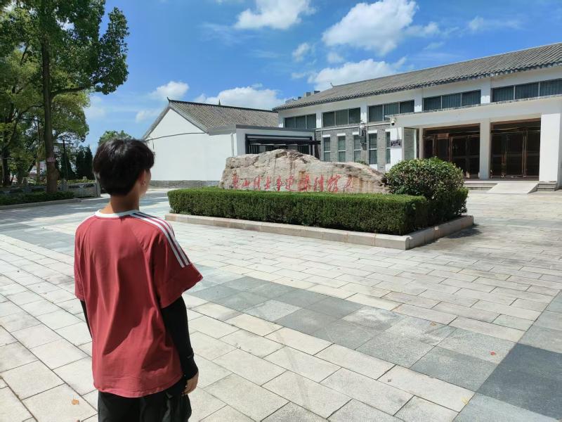 传承红色基因，践行青春使命 ——点亮八皖实践团探访潜山市烈士陵园