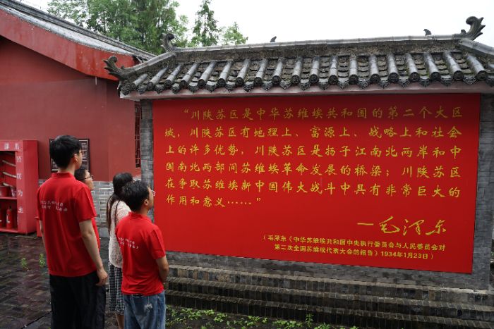 铮铮誓言淬初心，红芯砺志强国有我