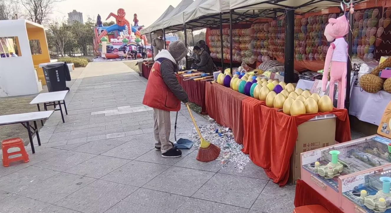 寒冬暖意：大学生志愿者助力家乡文旅发展