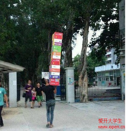 从学生此举可以看出，宅男也不容易呀