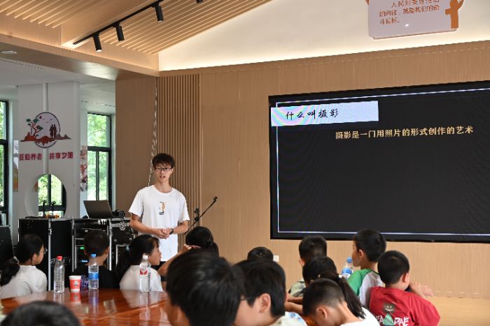 河海学子三下乡：九宫格纳青山颜，取景框收云海篇——开展摄影美育公开课