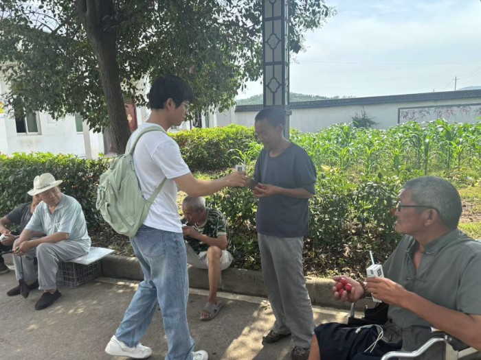 淮北师范大学“银龄暖阳”志愿服务团队走进蒋疃敬老院开展暑期实践活动