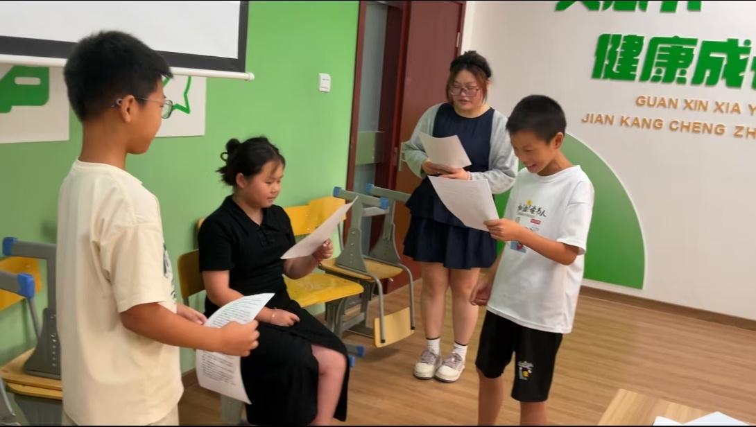 以爱为帆引航向远，以心为壤育梦成光
