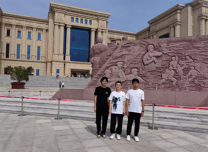 传承红色基因，铭记铁血征程