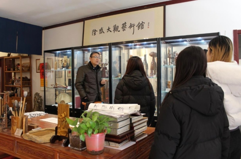 “楷”启木雕盛会“刻”绘传承新篇