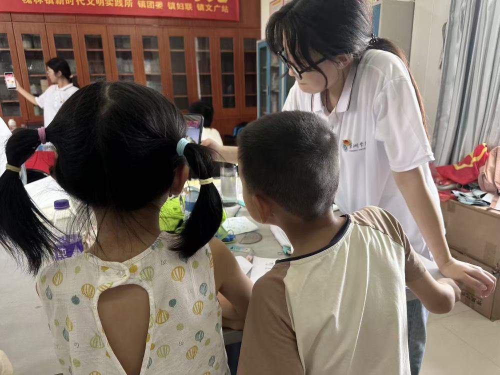 趣味化学课堂点亮乡村科学星火