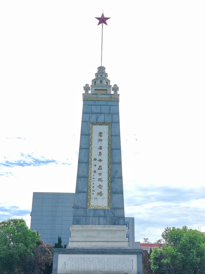 “点亮八皖” 志愿团队走进霍邱县烈士陵园 缅怀先烈传承红色基因