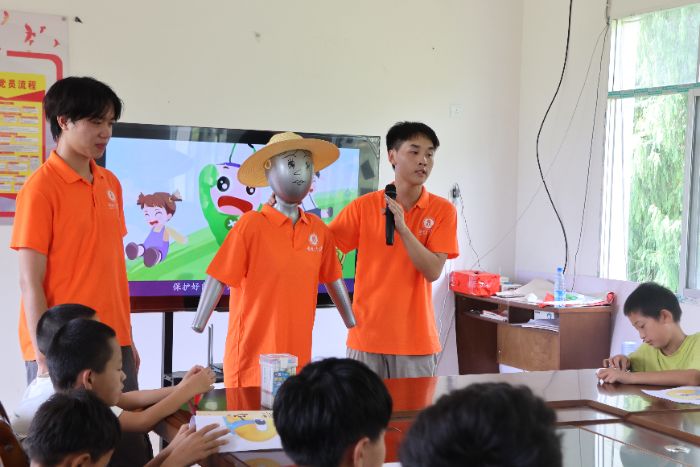 守护成长底色，共筑安全防线 ——白溪关村“篱笆上的牵牛花”活动暖心开展