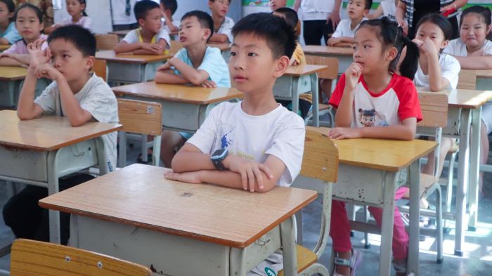广东科技学院大学生用创意点亮山区孩子的求知之光