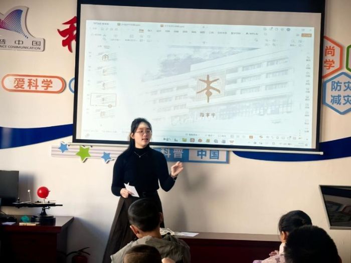 山大清华共携手，字韵诗情润童心