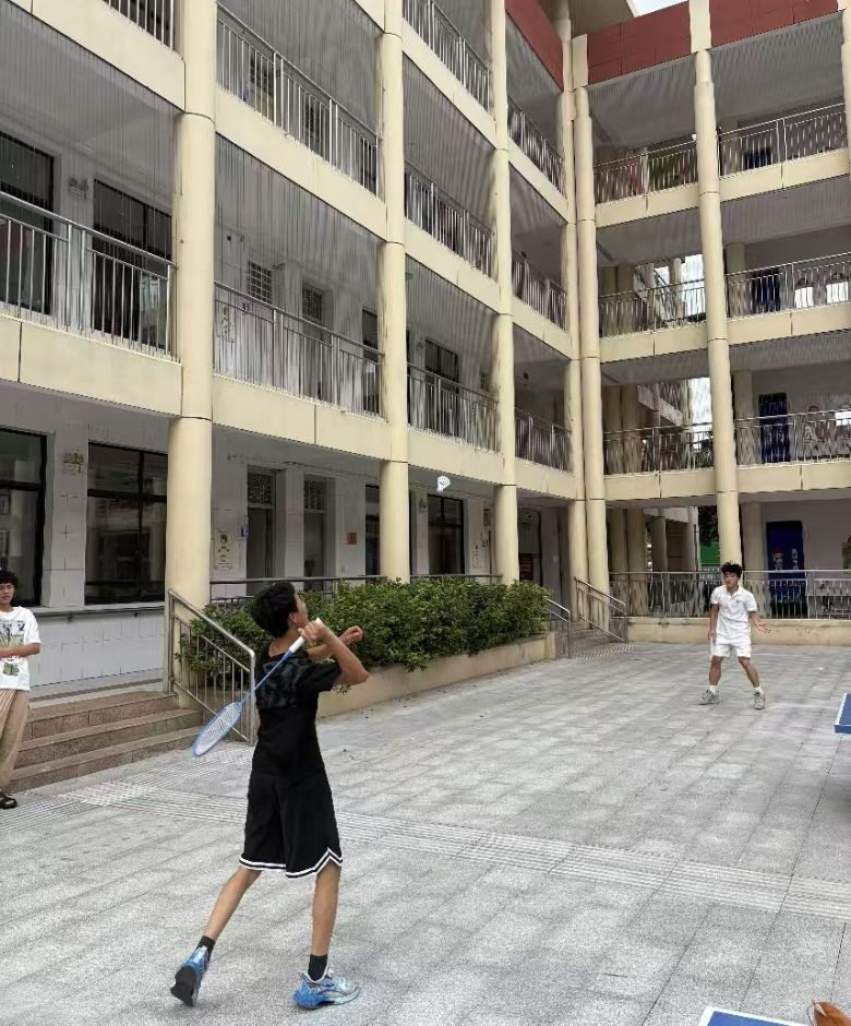 南阳理工学院学子走进南阳市特殊教育学校：传递温暖与活力，点亮成长之光
