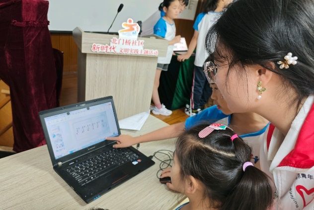 非遗漆扇制作实践：用青春双手，为传统文化添“新彩”