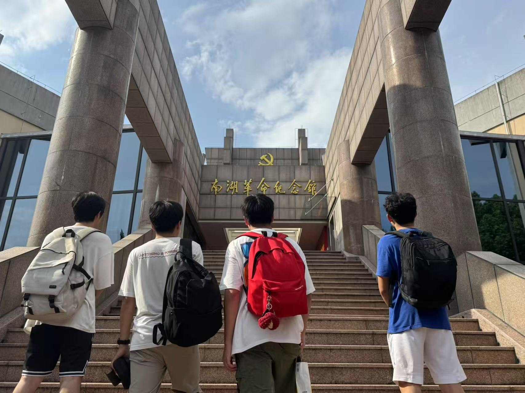 在红色起点叩问初心 于飞行之翼熔铸忠诚