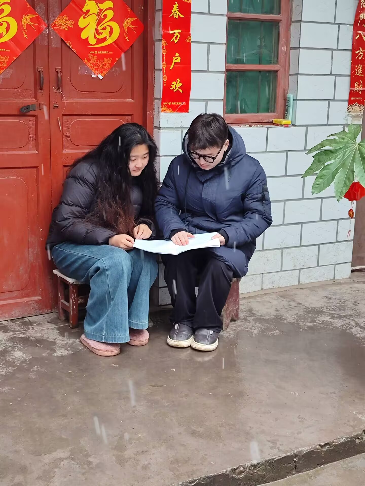 寒冬家访送政策 资助关怀暖人心