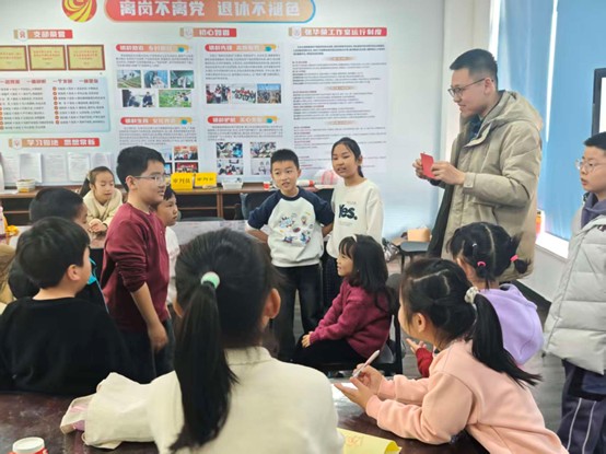 用色彩与游戏点亮童心——“山海微光”支教队为孩子们带来别样课堂