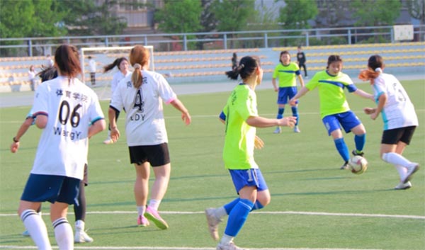 沈阳城市学院女子足球队在辽宁省大学生足球联赛女子组比赛中夺冠！