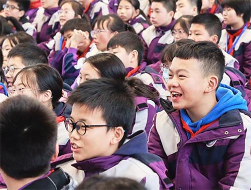 陈超洋在九华江声中学开展“红心向党，科学筑梦”主题励志讲座