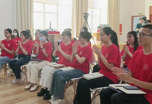 江西师范大学文学院秉烛班举办“颂青春之歌，感红色力量